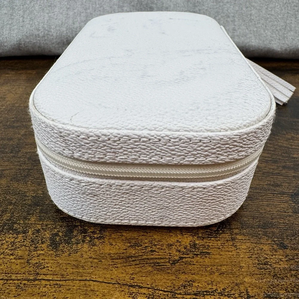 Cynthia Rowley White faux-leather zip around travel‎ jewelry case